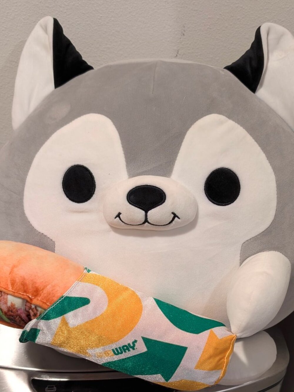 ZURU Snackles Husky Plush Subway Kawaii Cozy Gamer Room Decor